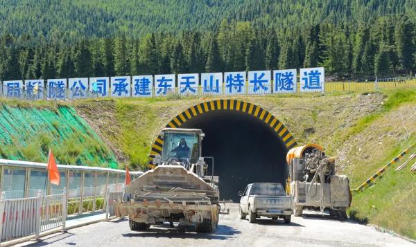 已掘進(jìn)8.3公里！全長(zhǎng)11.77公里的東天山特長(zhǎng)隧道建設(shè)進(jìn)展順利